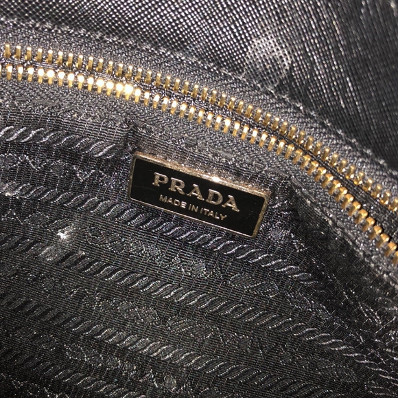 Black zipper tote- has a matching wallet sold separately - Picture 2 of 3